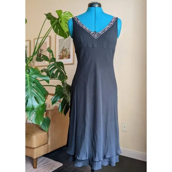 Ann Taylor Black Silk Beaded Semi-formal/cocktail dress - Size 4 Ann Taylor Black Silk Beaded Semi-formal/cocktail dress - Size 4